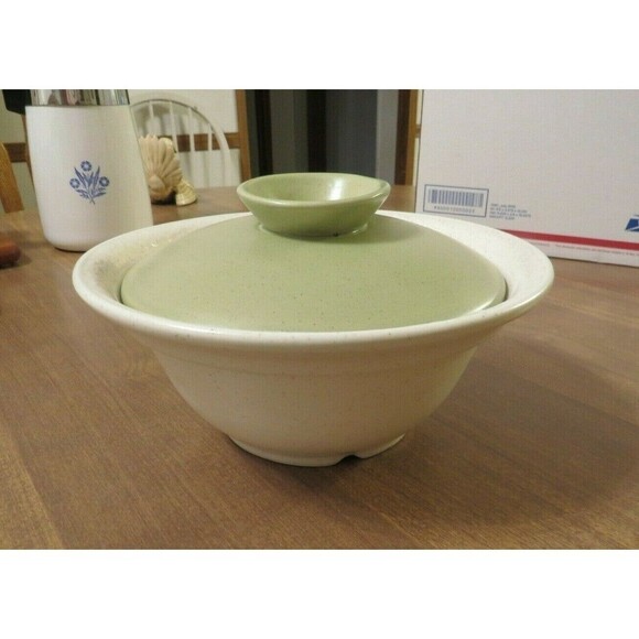 Calif Pottery 715 Mid Century Modern Bowl 1 qt Ivory Speckled Lid Lime Green USA - Picture 1 of 12
